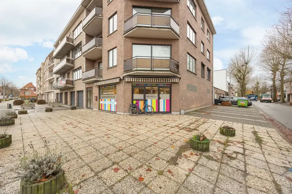 Extérieur - Pavillon commercial avec vue sur KLINA à Brasschaat