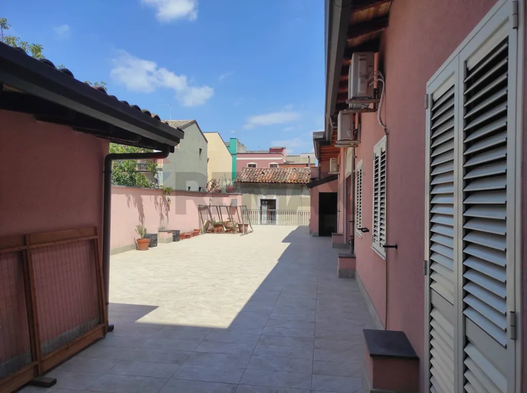 Aed - Independent House with Terrace in Paterno'