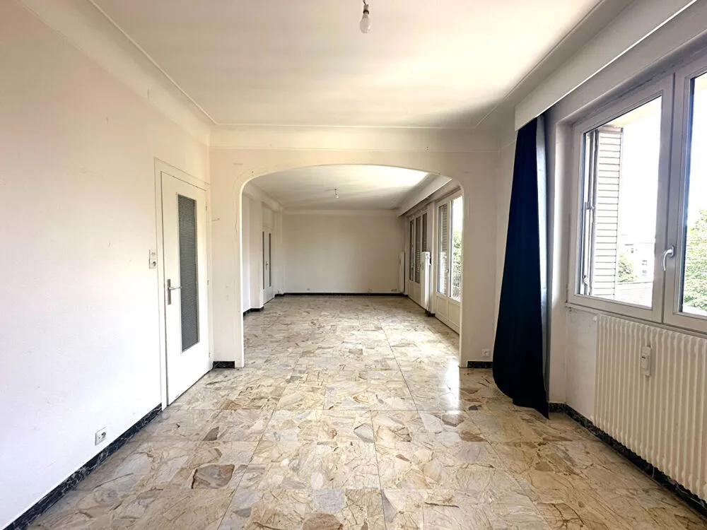Pièces - Appartement Lumineux avec Double Garage au Centre de Dijon