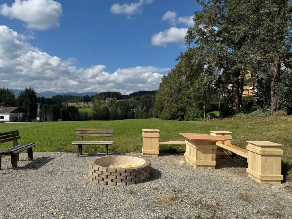 Garden - Ground Floor Apartment with West View in Miesenbach