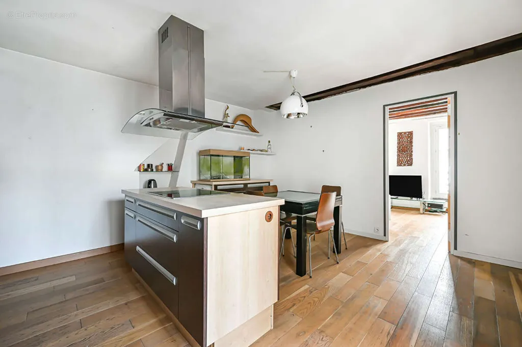 Cuisine - Appartement Parisien avec Charme au 3ème Étage
