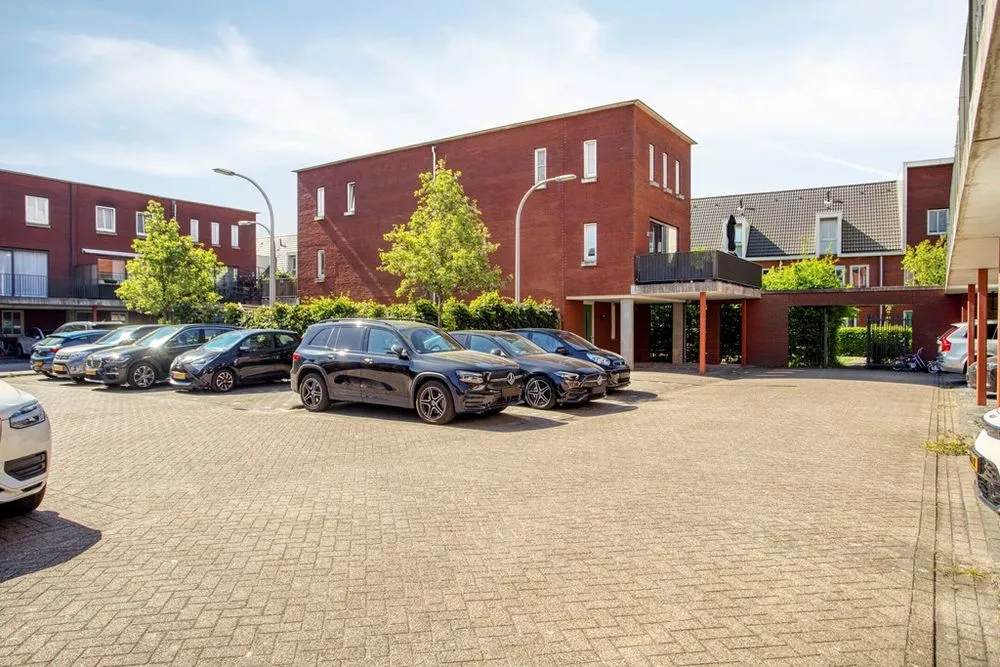 Exterior - Eco-Friendly Corner House with Two Parking Spots in Nootdorp