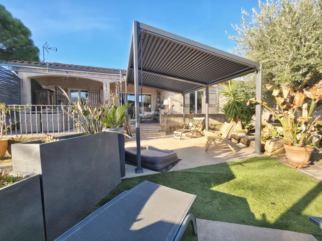 Terrasse - Maison avec Jardin et Grand Garage à Beaucaire