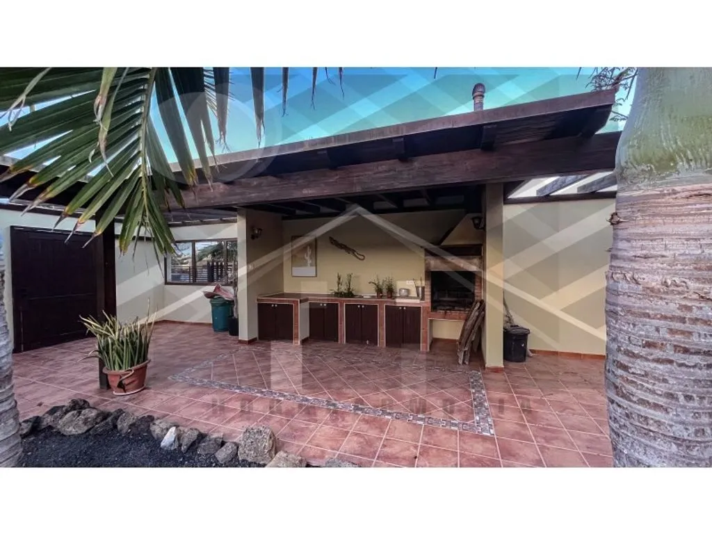 Terrass - Luxury Villa with Dual Pools in Lajares