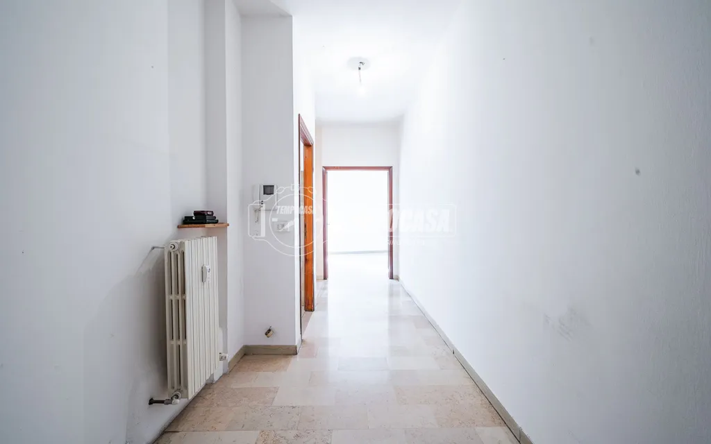 Esik - Two-Bedroom Apartment with Balconies in Modena