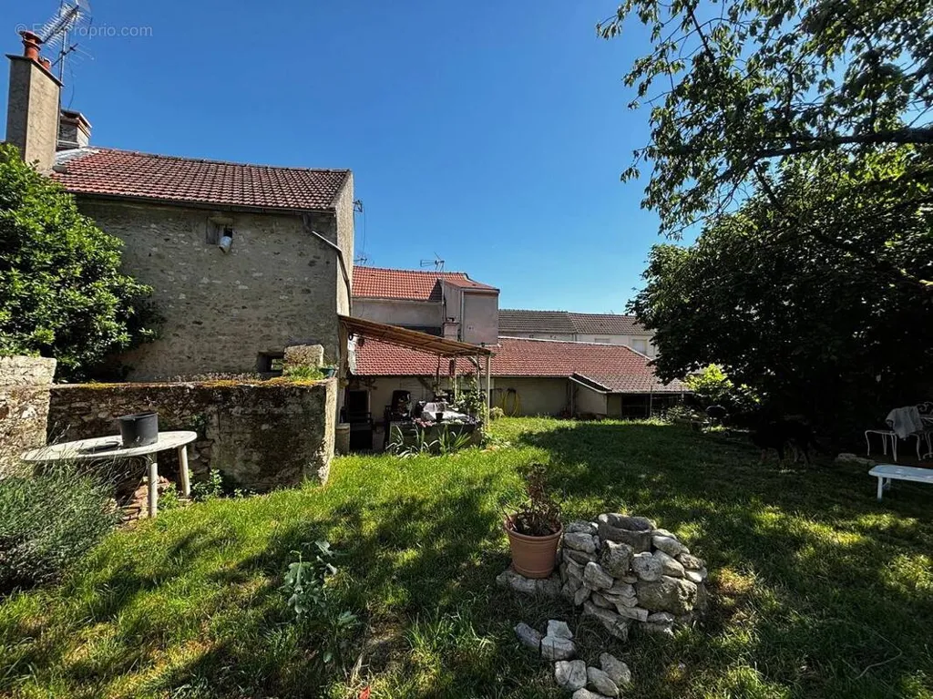 Garden - Historic House with Garden in Issou Centre
