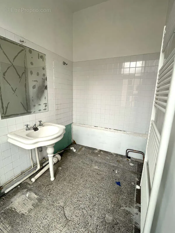 Bathrooms - Charming Townhouse near Champs-Élysées, Saint-Quentin