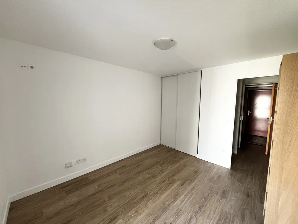 Pièces - Studio avec Ascenseur au Faubourg de l'Arche, Courbevoie