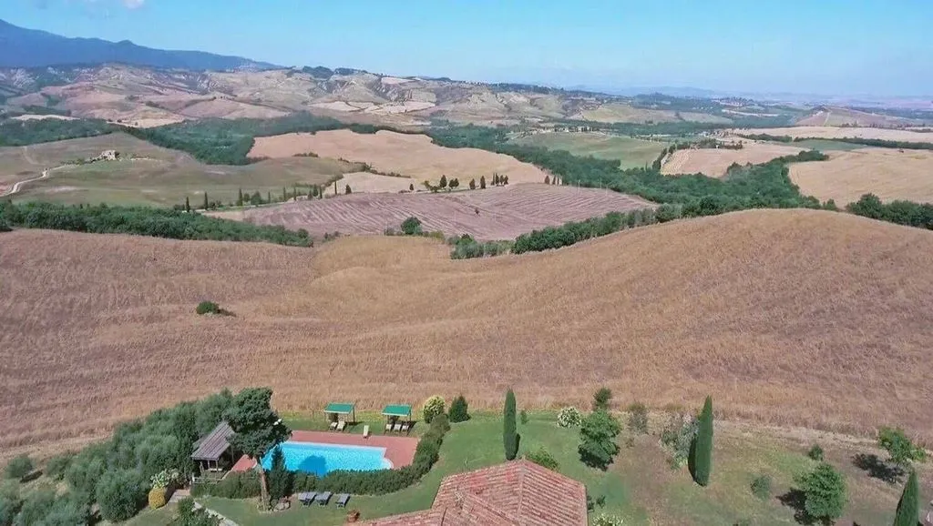 Õhuvaade - Villa with Pool and Val d'Orcia View in Sarteano