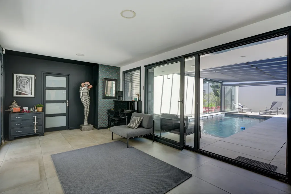 Bassein - House with Pool in Charbonnières-les-Bains Centre