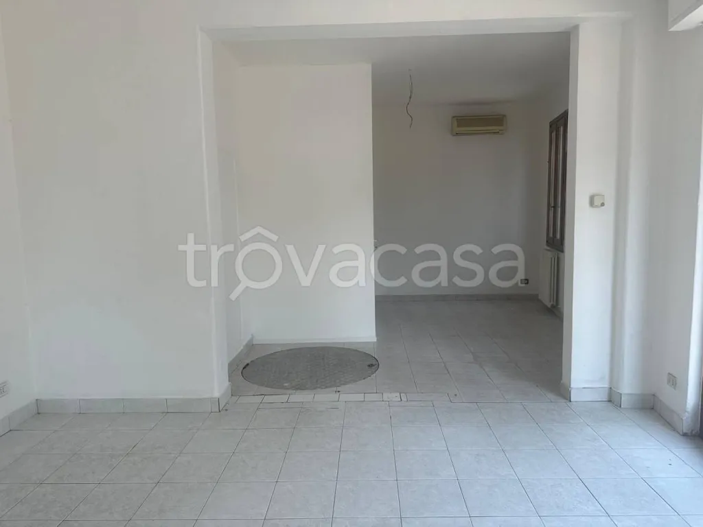 Pièces - Commercial Property with Central Location in Padua