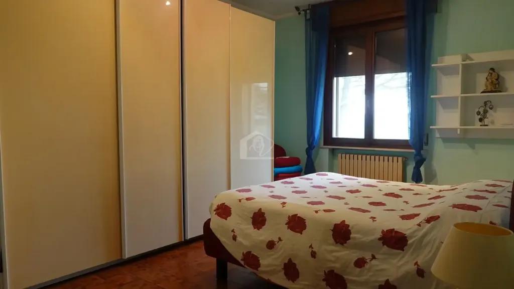 Chambres - Semi-Detached Apartment with Garden in Suzzara