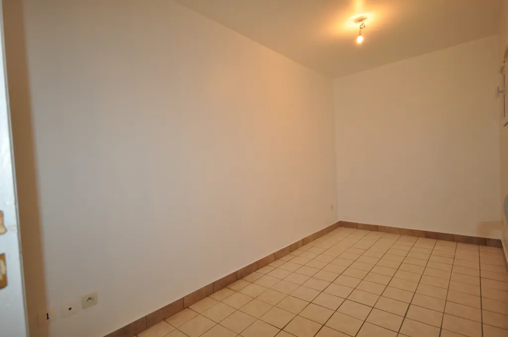 Toad - 2-Piece Flat with Courtyard in Villepreux