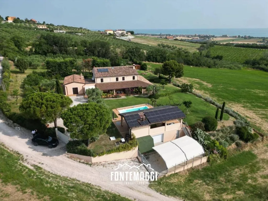 Vue aérienne - Villa with Sea View in San Costanzo
