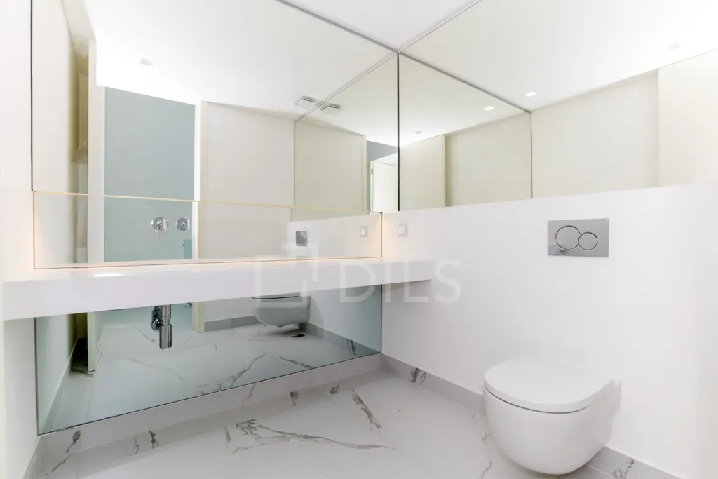 Bathrooms - Contemporary T5 with Pool in Loulé