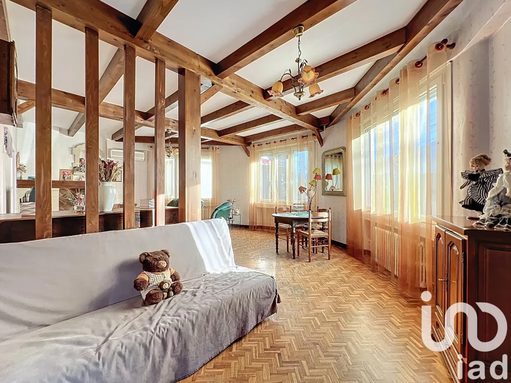 Elutuba - 5-Piece Flat with Garden Access in Central Location