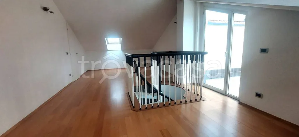 Pièces - Modern Apartment with Panoramic Terrace in Alba