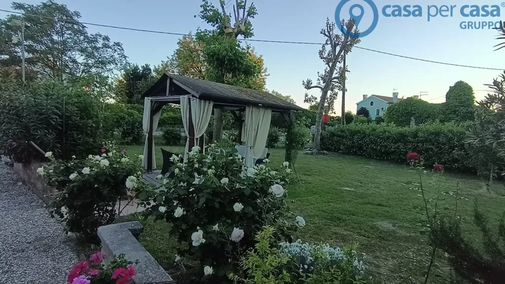 Jardin - Rustic Villa with Garden in Lusia