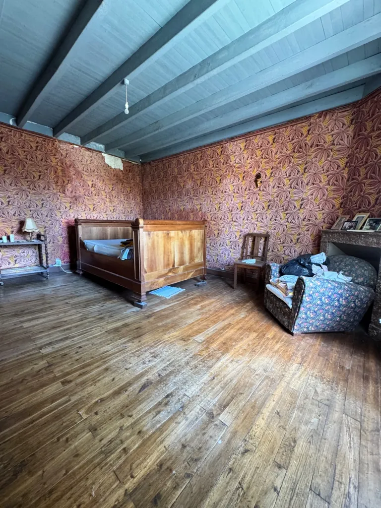 Bourg House to Renovate with Garden in Chenay