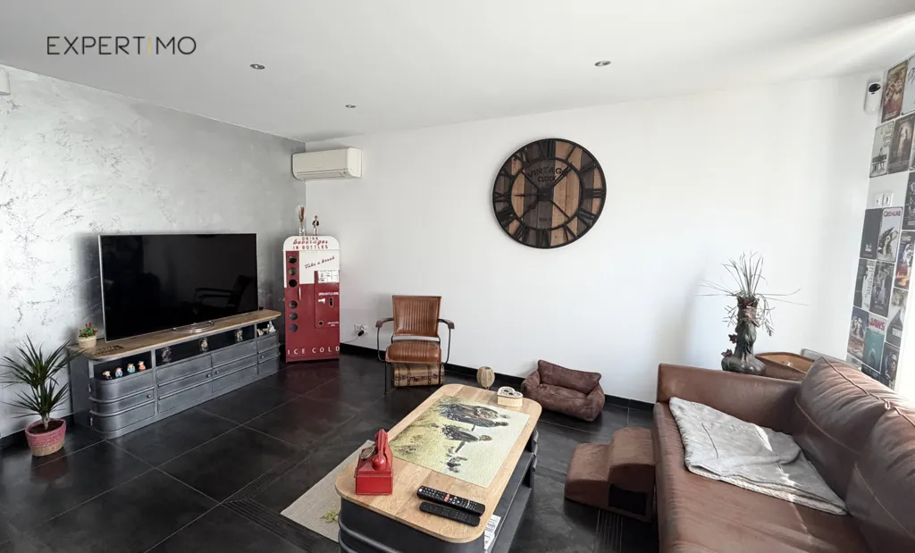 Soggiorno - Fully Renovated 3-Bed Flat with Balcony in La Tronche