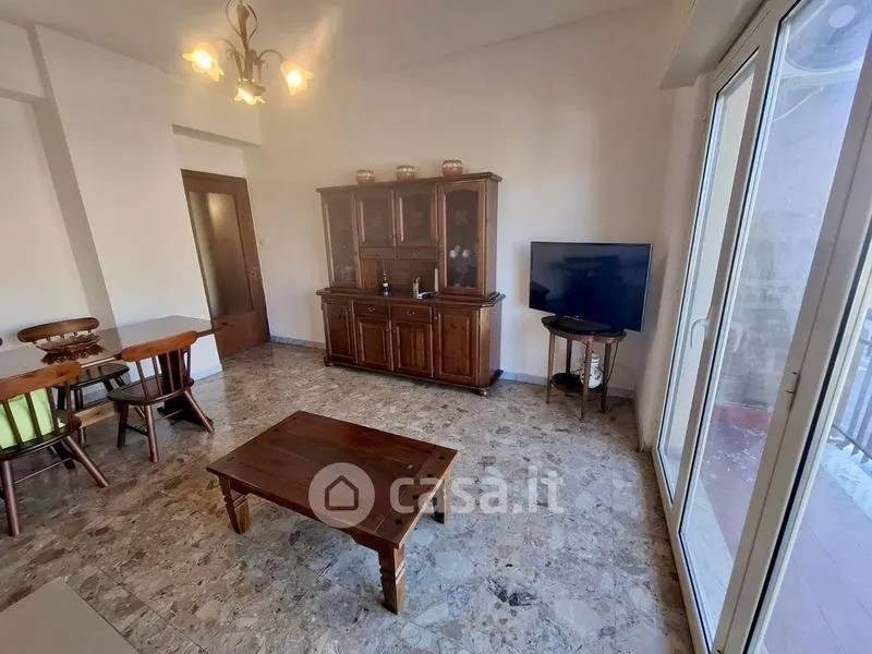 Elutuba - Four-Room Apartment with Balcony in Catania