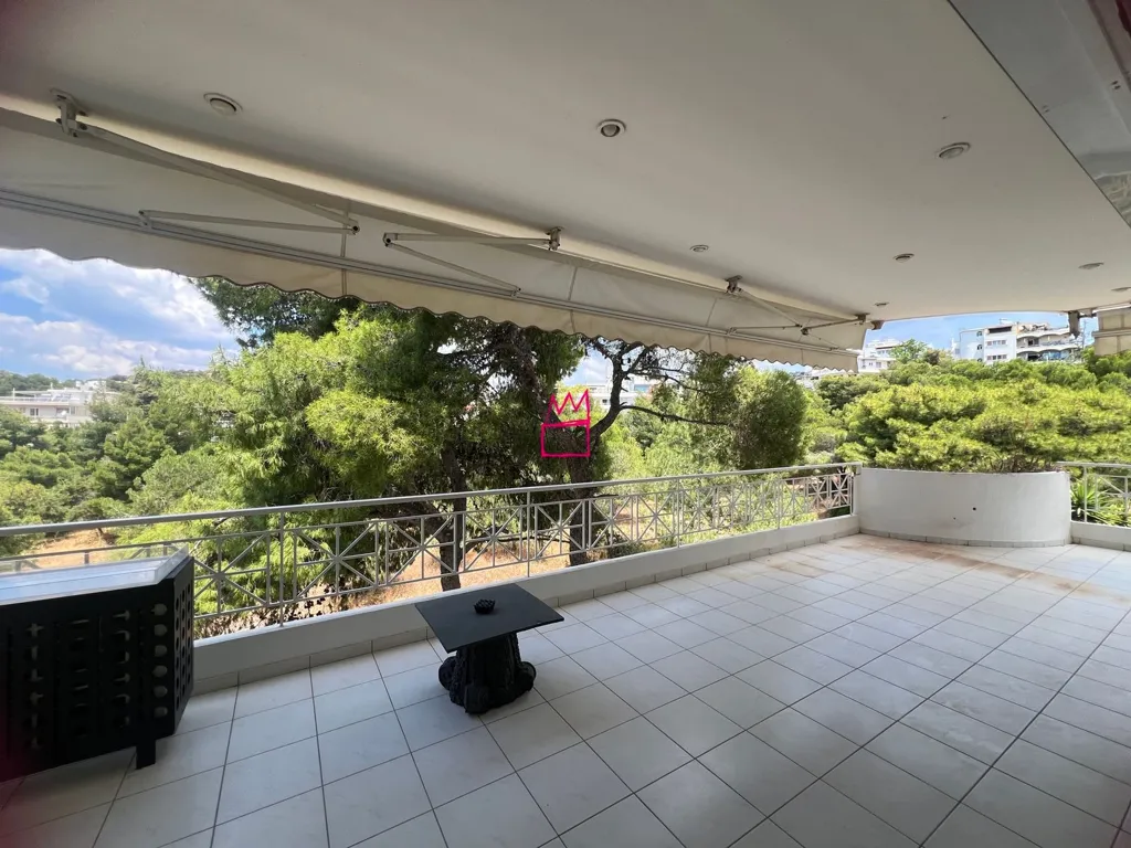 Terrasse - Luxurious Apartment with Forest View in Vouliagmeni