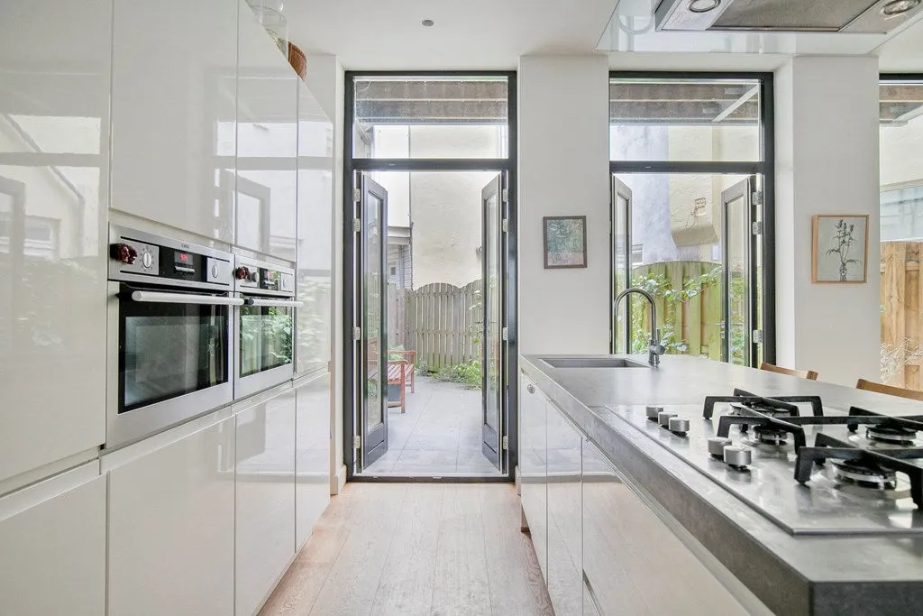 Charming Ground Floor Flat with Garden in Staatsliedenbuurt