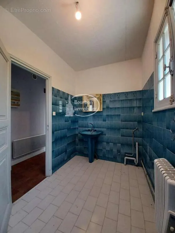 Salles de bain - Longère avec Jardin à Diou