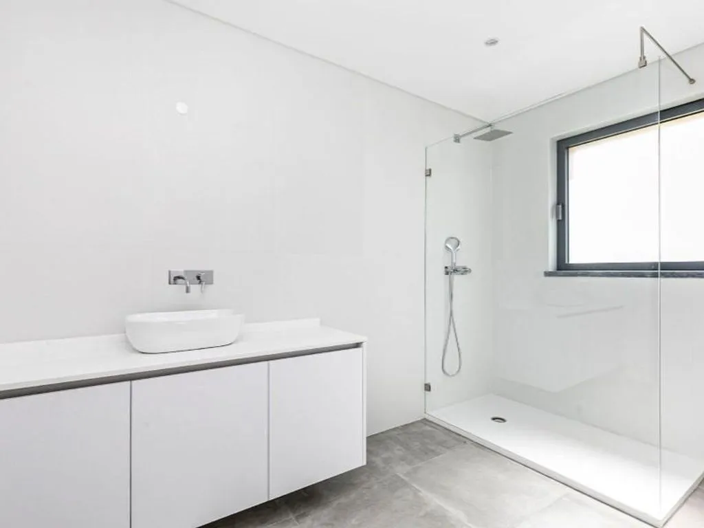 Bathrooms - Luxury Duplex with Pool in Estoril