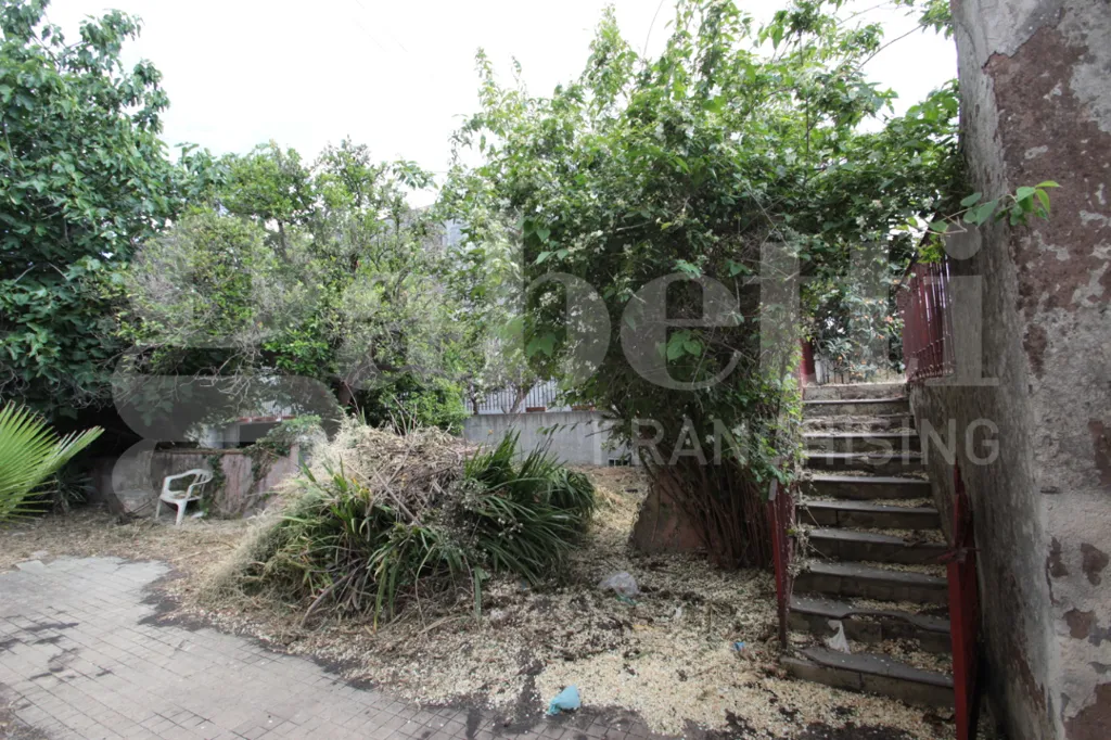 Aed - Villa to Renovate with Garden in Mascalucia