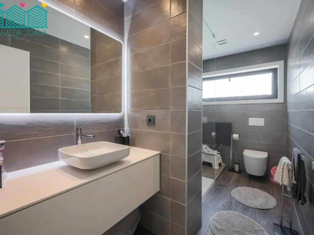 Bathrooms - Luxury Villa with Pool in Azurva, Aveiro
