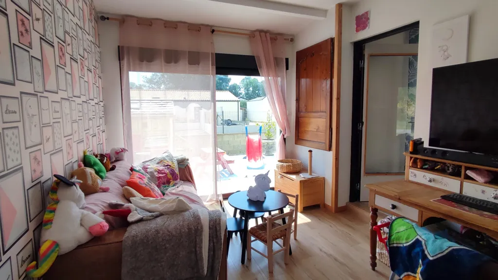 Séjour - Maison de Plain-Pied avec Piscine à Brizambourg