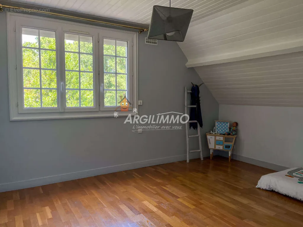 Pièces - Ensemble Immobilier avec Piscine à 20 min du Mans