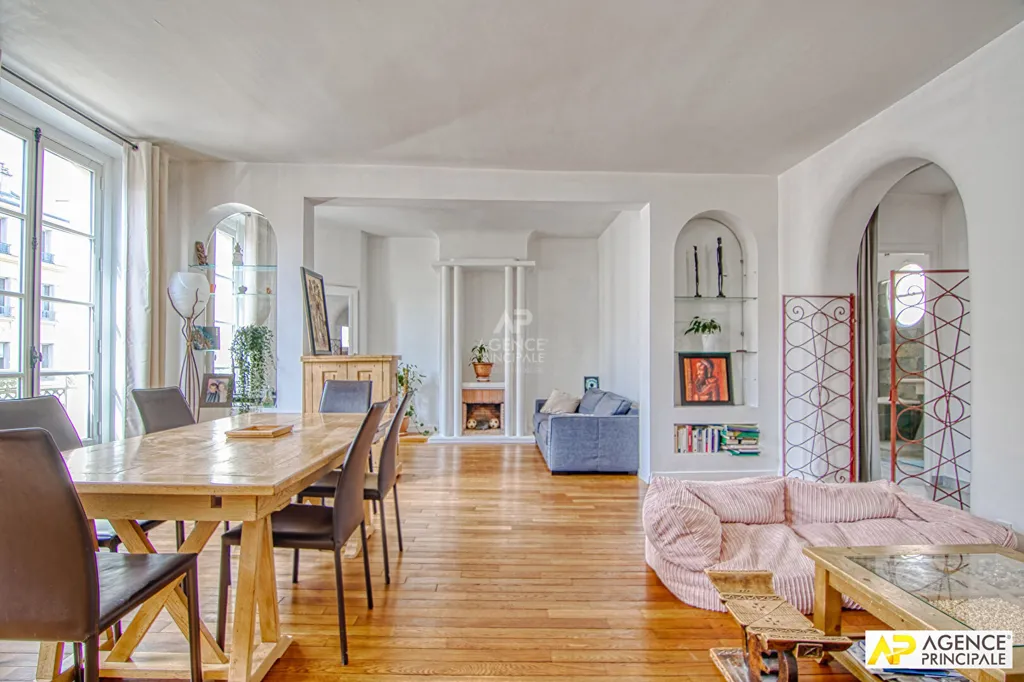 Dining Room - 5-Piece Flat with Garden View in Versailles
