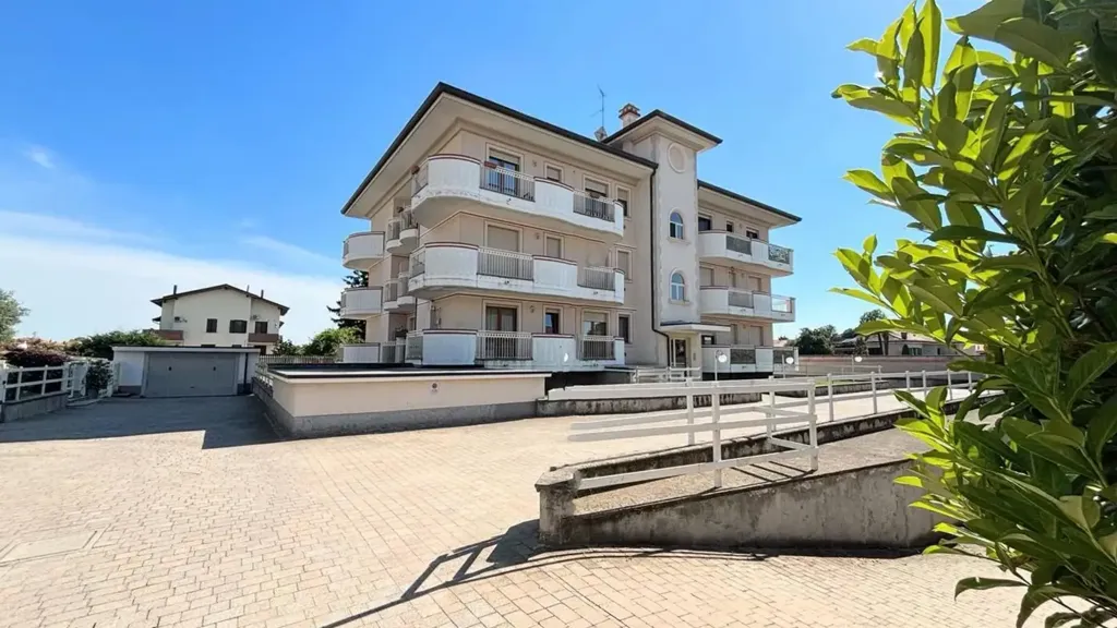 Esterno - Apartment with Balconies in Ossona