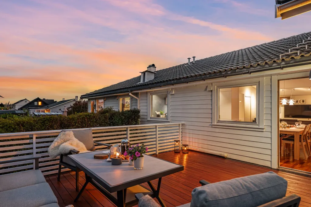 Terrasse - Family Home with Corner Plot in Tasta/Vardeneset