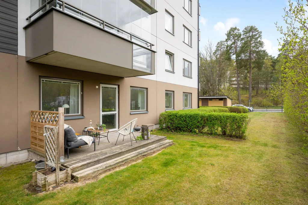 Aed - Spacious 3-Bedroom Flat with Terrace in Hässelby Strand