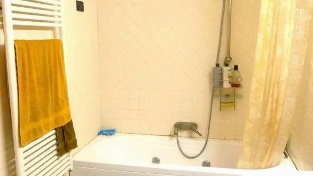 Salles de bain - Historic Two-Bedroom Apartment in Impruneta