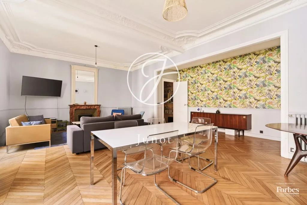 Salle à manger - Appartement avec Cheminée et Jardin à Paris 9ème