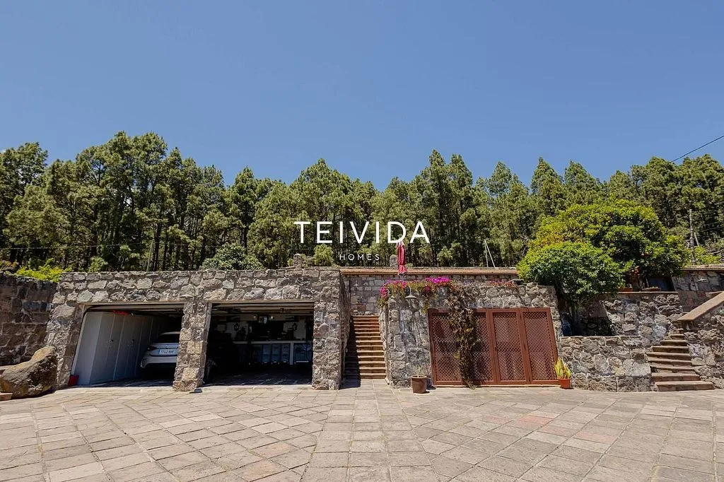 Exterior - Villa with Pool and Bodega in El Rosario