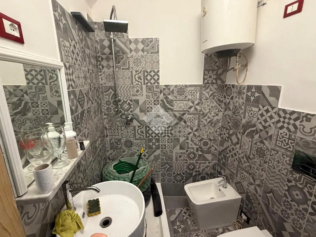 Salles de bain - Restored Monolocale with Storage in Genoa