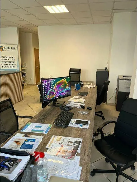 Kabinet - Commercial Space with High Visibility in Dommeldange