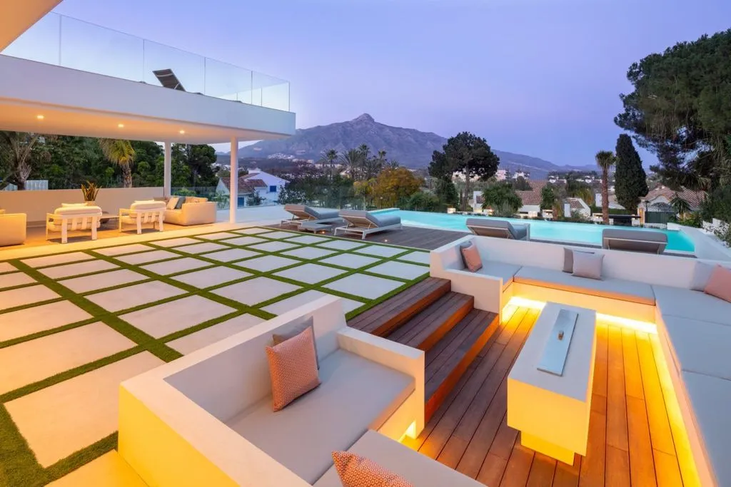 Terrasse - Luxury Villa with Infinity Pool in Nueva Andalucia