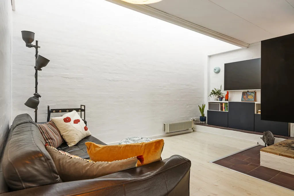 Séjour - Architectural Villa with Garden in Quiet Area