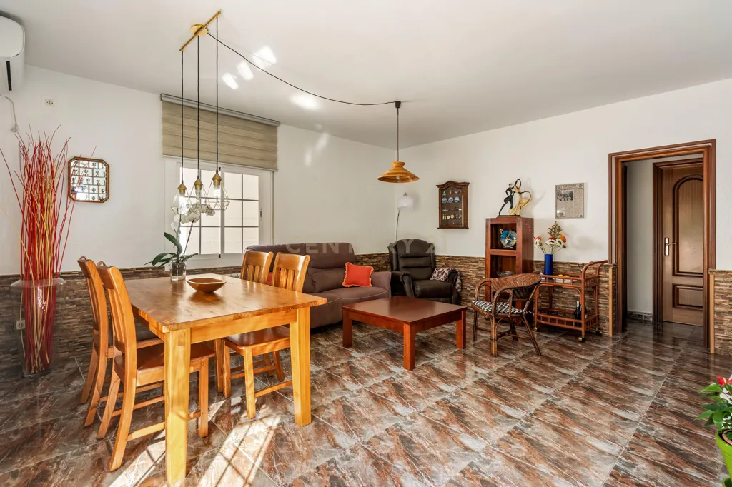 Dining Room - Independent House with Montserrat Views in Abrera