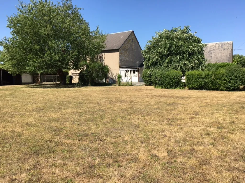 Aed - House with Barn on 1.96ha in Brécy