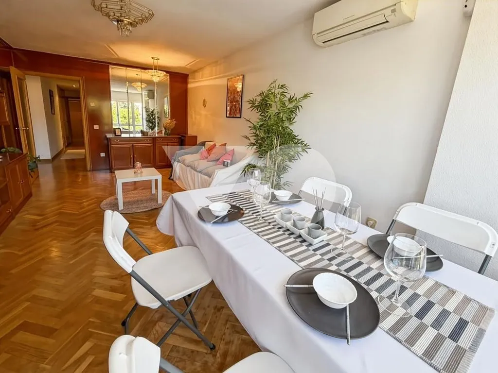 Salle à manger - Luxury Apartment with Pool in Las Rosas, Madrid