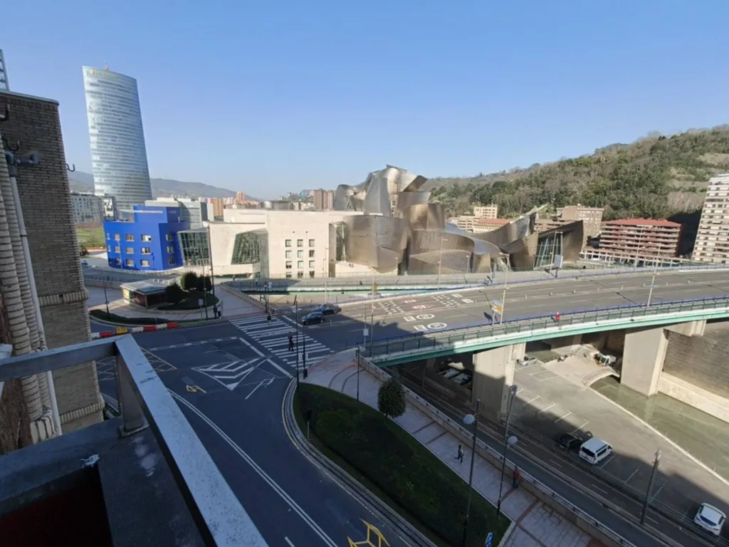 Balcony - Reformable Flat with Guggenheim Views in Abando