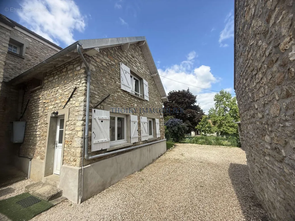 Exterior - Ancient Stone House with Garden near Thoiry