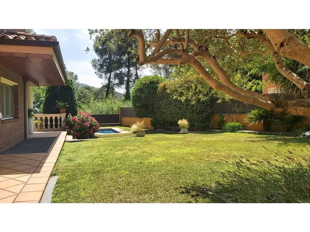 Giardino - Spacious House with Pool in Valldoreix, Sant Cugat